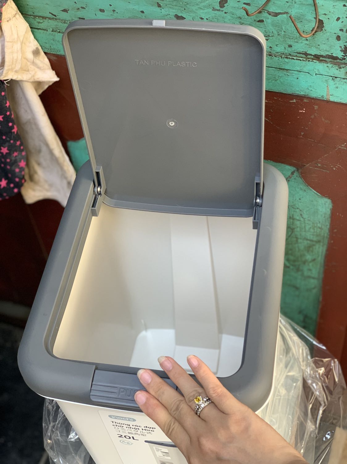 Sản phẩm đẹp, màu rất sang, size 20L mà rất to, đúng với yêu cầu của mình, cám ơn shop