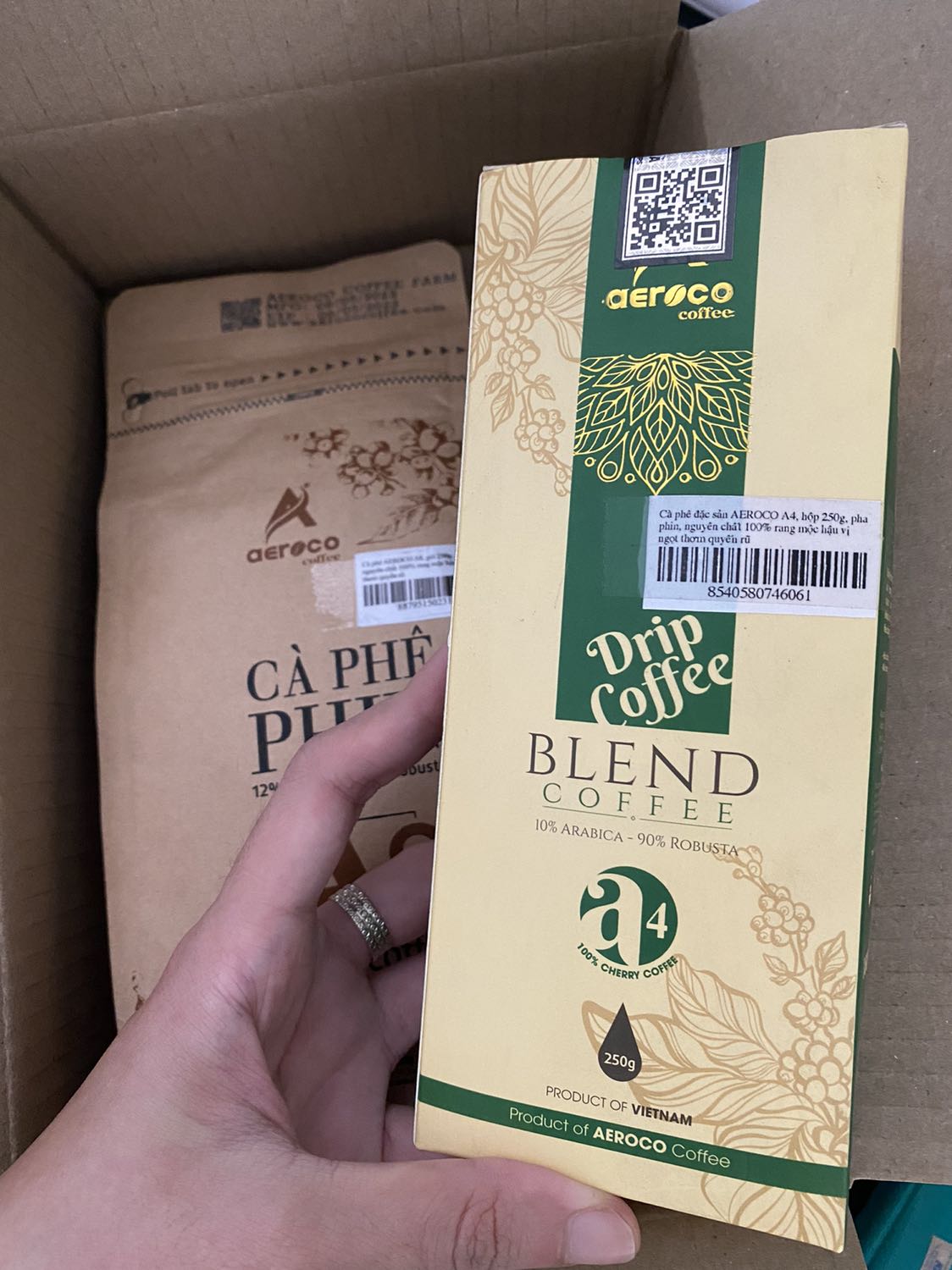 sản phẩm date tốt, đóng gói và seal cẩn thận, chuyên nghiệp, hương cà phê thơm 
mình rất ưng ý!!!
Tiki giao hàng nhanh,