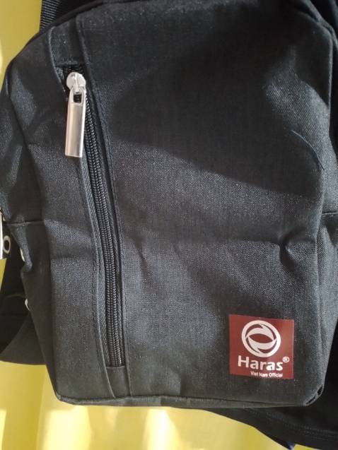 Giao hàng nhanh. Nhân viên nhiệt tinh