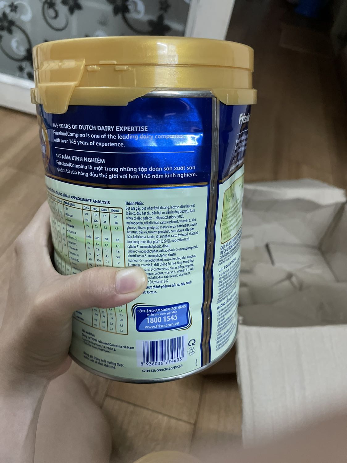 Hộp sữa thì móp méo, khằn của nắp nhựa cũg k có *** nào có, thùng ngoài thì vừa rách vừa móp, gọi tiki để thu hồi thì ì à ì ạch, 3-4 ngày rồi chưa thấy tới, mua hàng của các shop thì sợ k uy tín, đằng này mua của tiki trading cũng chẳng  khá hơn, thật là mất hết uy tín và lòng tin của khách hàng!