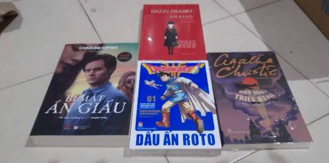 Nghe giới thiệu về tác phẩm này lâu rồi, nay Tiki giảm giá tốt nên tậu ngay. Nhìn bìa là đã ưng rồi