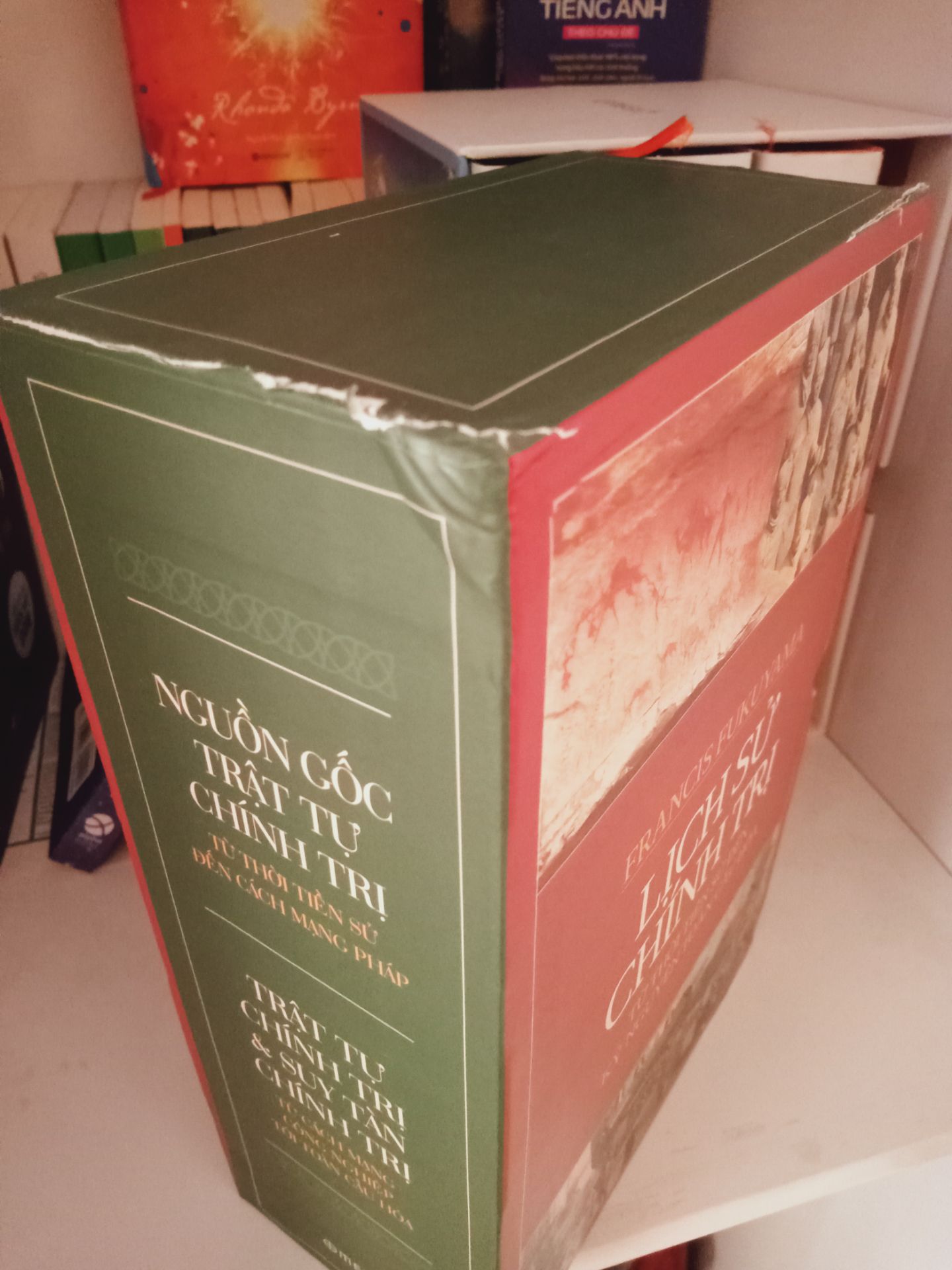 Do dịch nên giao hàng chậm hơn dự định rất nhiều nhưng vẫn hài lòng với bạn tư vấn nói về vđ tại sao lại trễ.
Có 1 vấn đề lớn là đợt này giao sách hộp đựng bị quá nhiều vđ nhưng vì xài tiki khá lâu nên mình vẫn sẽ tin tưởng dùng