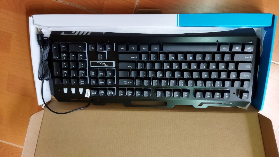 Bàn phím được giao giống như trong mô tả. Hoạt động ổn, đèn nền tốt. Rất hài lòng về sản phẩm.