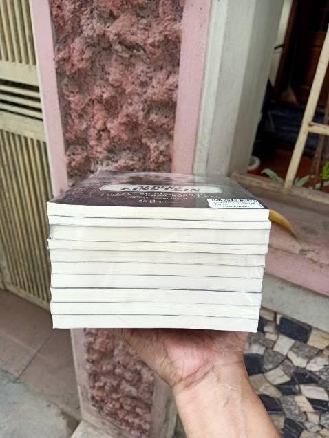 Được nhận sách trong ngày , miễn phí ship , sách mới cứng , ko có gì để chê...khi tôi mua còn 3 số như thế nữa...sắp hết rồi mọi người mua nhanh