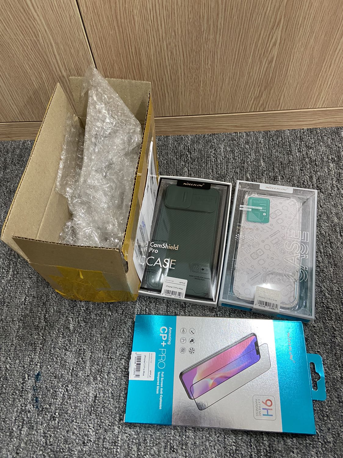 Shop giao thiếu hàng, tôi đặt 2 kính CL nhưng chỉ giao có 1. Đề nghị kiểm tra lại?!