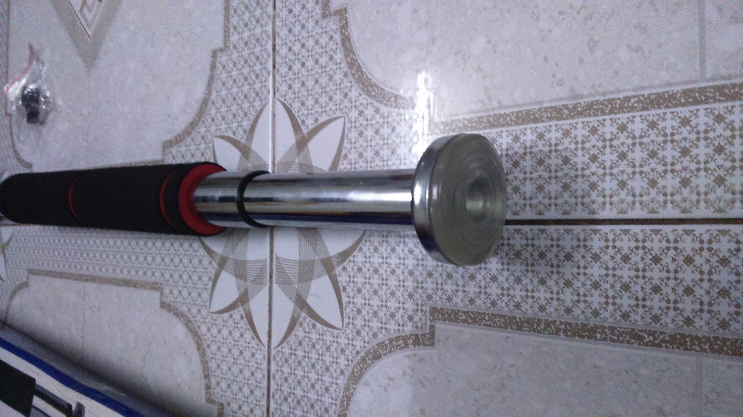 Đặt hàng ngày 16/5/2018. Nhận hàng tại cơ quan vào ngày 21/05. Chiều mang về nhà mở ra thấy thiếu mất 01 miếng đệm cao su (hai đầu xà đơn có 02 miếng đệm cao su) nên không sử dụng được. Có gửi phản ánh và Tiki phản hồi ngày 22/05/2018 bằng email nhưng đến nay cũng không có ai liên hệ để cấp bổ sung hoặc đổi trả sản phẩm. 
Tôi mua hàng trên Tiki nhiều năm rồi và đây là sự cố đầu tiên. Tôi yêu cầu bên bán hàng nhanh chóng giải quyết thỏa đáng. Đặt hàng ngày 16/5/2018. Nhận hàng tại cơ quan vào ngày 21/05. Chiều mang về nhà mở ra thấy thiếu mất 01 miếng đệm cao su (hai đầu xà đơn có 02 miếng đệm cao su) nên không sử dụng được. Có gửi phản ánh và Tiki phản hồi ngày 22/05/2018 bằng email nhưng đến nay cũng không có ai liên hệ để cấp bổ sung hoặc đổi trả sản phẩm. 
Tôi mua hàng trên Tiki nhiều năm rồi và đây là sự cố đầu tiên. Tôi yêu cầu bên bán hàng nhanh chóng giải quyết thỏa đáng.