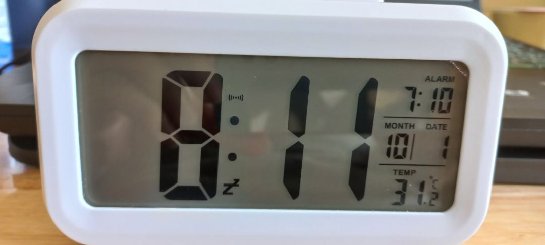 thiết kế hệ thống cài đặt rất gọn, khoa học và dễ hiểu, chuông kêu không bị khó chịu nhưng vẫn đảm bảo hiệu quả đúng mục đích :)) Mọi người lưu ý là đồng hồ dùng 3 viên pin AAA nha. thiết kế hệ thống cài đặt rất gọn, khoa học và dễ hiểu, chuông kêu không bị khó chịu nhưng vẫn đảm bảo hiệu quả đúng mục đích :)) Mọi người lưu ý là đồng hồ dùng 3 viên pin AAA nha.