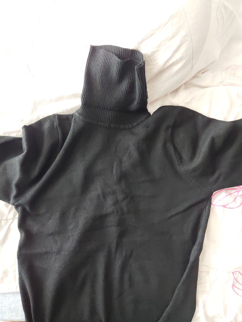 giao áo lủng sao được shop ơi, mua lần đầu 2 cái 2xl, được cái áo trắng ưng ý, áo đen nhỏ quá trả lại, đặt lại áo đen 3xl thì giao nhỏ như M, tưởng shop giao nhầm đặt lại đen 3xl lần nữa thì giao đc size cỡ xl và bị lủng vầy, đành trả hàng tiếp và tìm shop khác thôi, mình ko muốn đánh giá thấp * vì cũng mua được cái áo len trắng ổn, shop nên coi lại size trước khi gửi và kt hàng kỹ, bịch ngoài để 3xl mà nhỏ cỡ xl, m ko à giao áo lủng sao được shop ơi, mua lần đầu 2 cái 2xl, được cái áo trắng ưng ý, áo đen nhỏ quá trả lại, đặt lại áo đen 3xl thì giao nhỏ như M, tưởng shop giao nhầm đặt lại đen 3xl lần nữa thì giao đc size cỡ xl và bị lủng vầy, đành trả hàng tiếp và tìm shop khác thôi, mình ko muốn đánh giá thấp * vì cũng mua được cái áo len trắng ổn, shop nên coi lại size trước khi gửi và kt hàng kỹ, bịch ngoài để 3xl mà nhỏ cỡ xl, m ko à