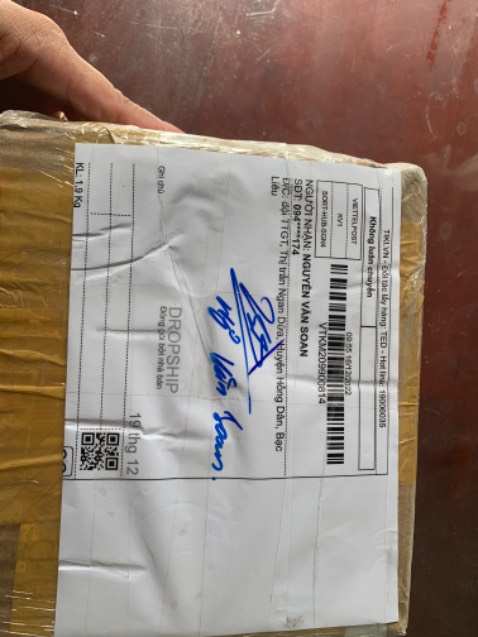 Đóng gói cẩn thận, giao hàng đúng thời gian, nhân viên giao hàng nhiệt tình, loa nghe cũng ổn so với tầm giá! Mọi người nên mua