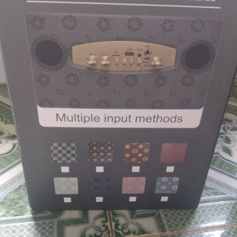 Loa này tốt lắm. Âm thanh rất hay. Mic rõ, có vang. Không có bị thô, trầm. Shop tư vấn nhiệt tình. Đóng gói hàng rất kỹ lưỡng. Bọc rất nhiều lớp xốp và còn có băng keo cảnh báo "hàng dễ vỡ".