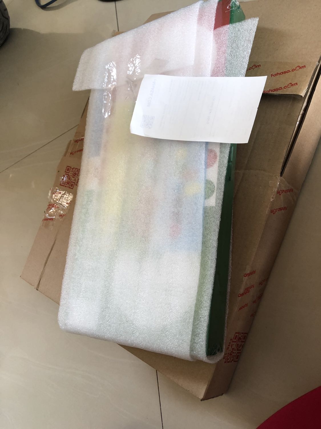 Hàng đóng gói ok nhưng khi tháo ra thì ngựa bị bể hết 5 con ngựa,hàng kém chất lượng,chưa chơi mà ngựa bị bể thế này rồi thấy buồn thật ?????????