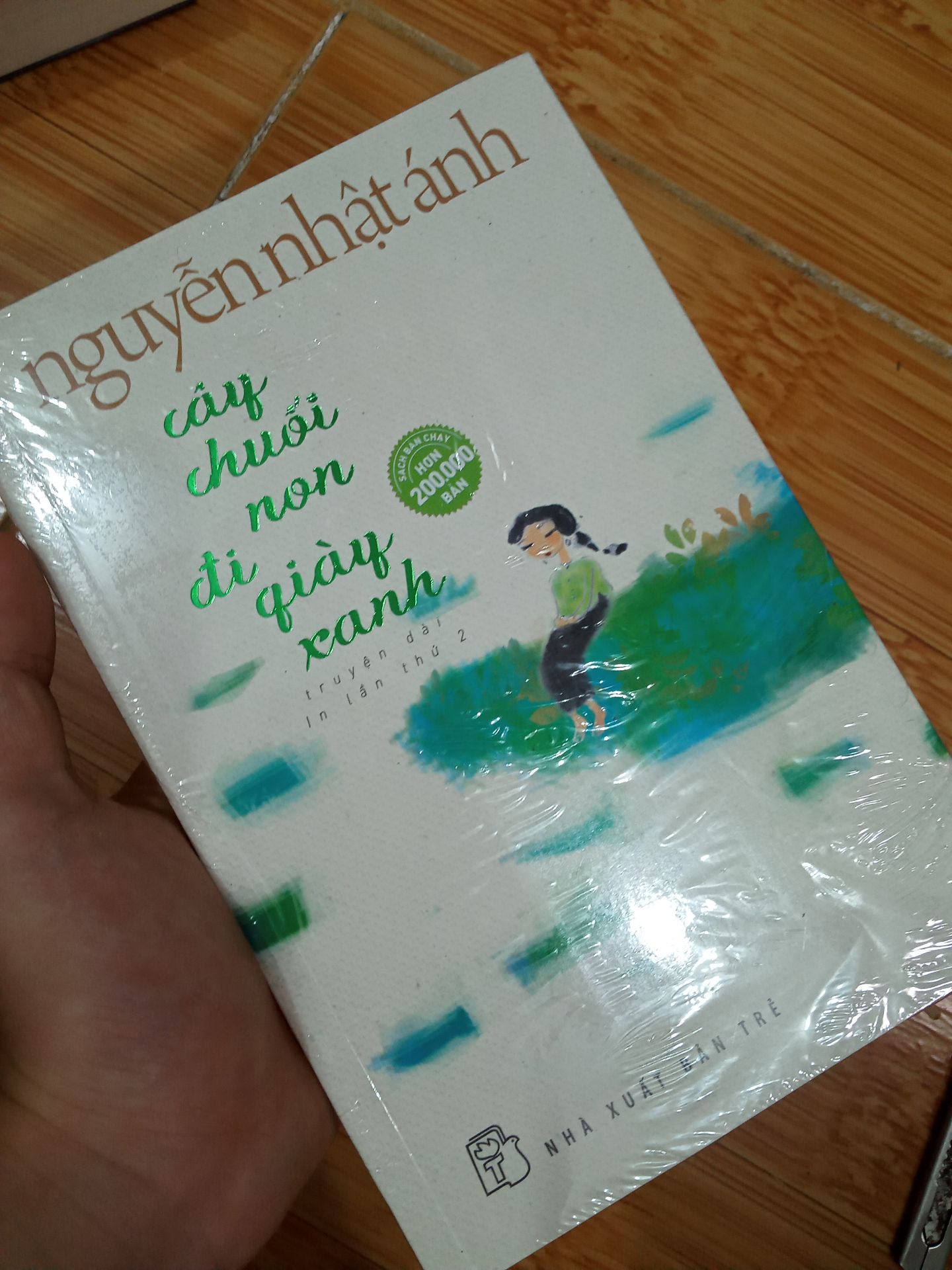 Sách được bao bọc kỹ càng và rẻ hơn so với giá gốc . Tổng quan sách rất đẹp , không trầy xước hay móp méo. RẤT TUYỆT VỜI VÀ ĐÁNG MUA bạn nha !! , à ship sớm hơn dự kiến nữa ấy hihi