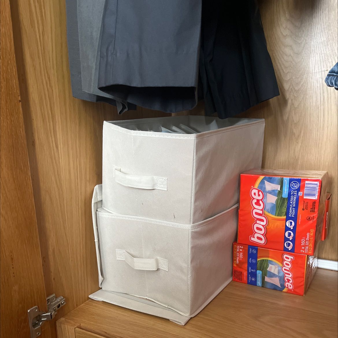 Mình nghĩ hộp thích hợp để những loại đồ đứng form và số lượng ít như để khăn, quần jean… 
Chất liệu hình dáng đúng với mô tả.