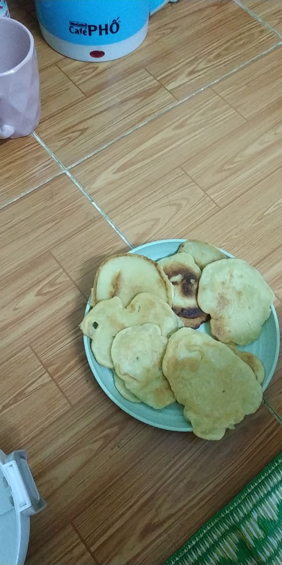 bôi nhiều thì thấy oki, nhưng bôi ít thì y như rằng mai da lại có hiện tượng khô ???, trắng lên thì k thấy  nhé
 hũ to, nhưng mk cảm giác dạng gel k tốt bằng các dạng  kem mình hay dùng 
 dùng hết rồi mk mới đánh giá sp nha mn