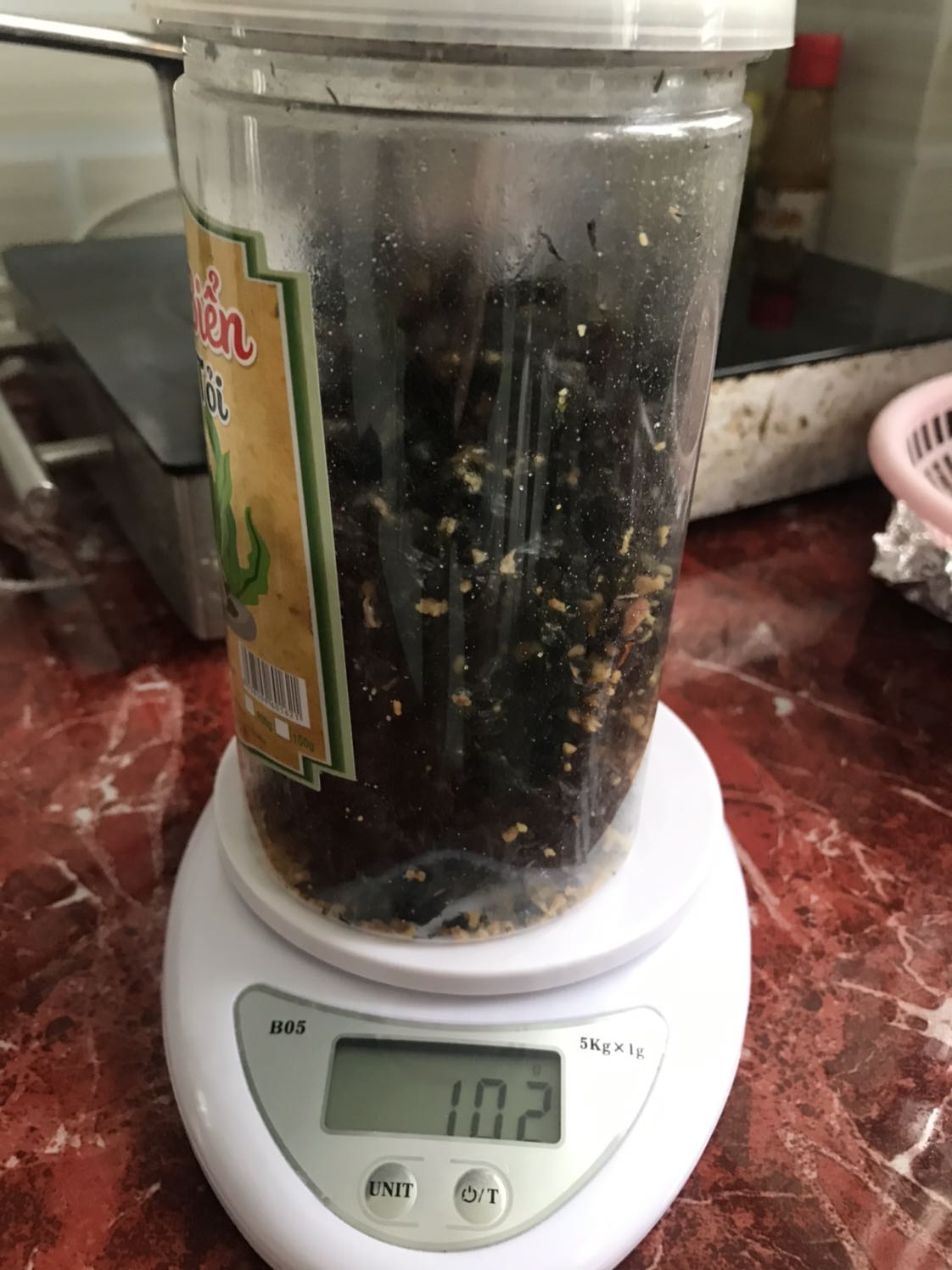 Hộp rong biển 100gr mà vỏ hộp đã 60gr, chỉ có 40gr rong biển. shop nên đăng thông tin khối lượng sản phẩm rõ ràng, nên đăng khối lượng tịnh của sản phẩm, khách hàng không quan tâm đến khối lượng bao bì.