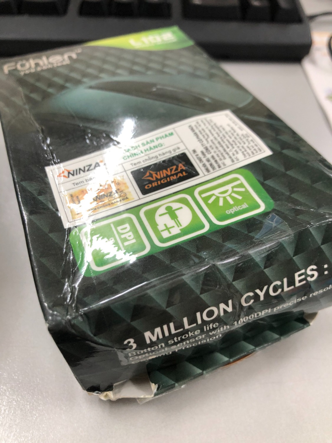 Tôi thấy việc vận chuyển không tốt, vì hộp đựng chuột và hộp bên ngoài bị bẹp hết