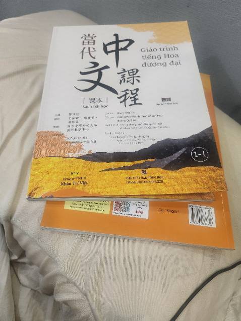 Trời ơi may mắn khi tiki đến giờ vẫn hoạt động. Giao hàng rất nhanh, rất uy tín, giá rẻ hơn các sàn cũng như nhà sách. Lúc đầu mình mua giao hỏa tốc ở 2 shop ở sàn khác, nhưng thời gian giao hàng hơn nửa ngày dù đã báo check. May sao search google tiki vẫn còn đây. Sau này mình sẽ tiếp tục ủng hộ