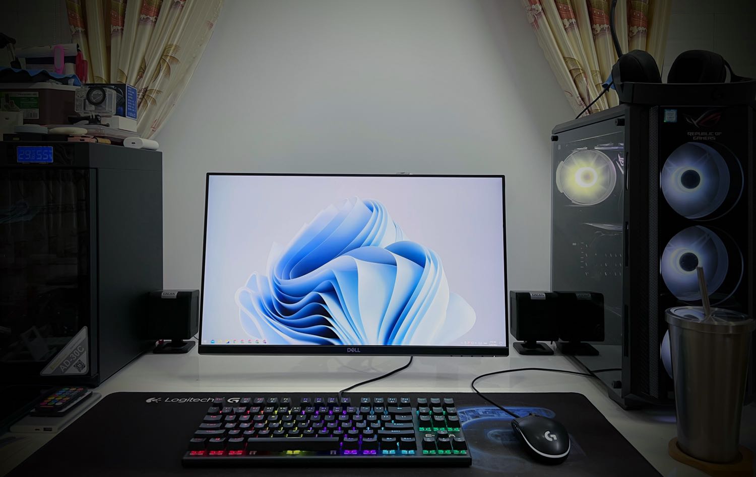 Sản phẩm tốt, treo màn 24 inch cực kì chắc chắn không rung lắc, mầu trắng sang. Tuy nhiên shop giao hàng còn hơi lỗi tí sơn, nhưng không sao, dùng thích quá