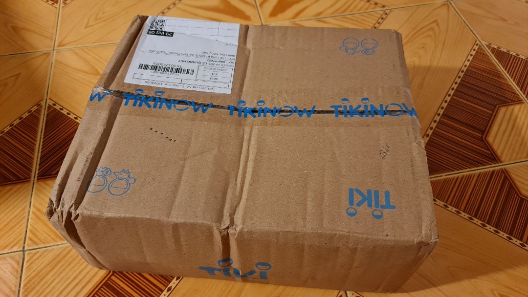 Giao hàng đúng thời gian dự kiến. shipper nhiệt tình. chất lượng sách tốt, rõ ràng, được in với chất liệu tốt. một điều rất đáng khen là nhà cung ứng rất kỹ lượng cho sách vào túi ni long để tránh cong vênh hay hư hại cho sách. được giao cùng 1 số sản phẩm nên tiki đóng gói cẩn thận. nội dung sách thì đọc xong mình sẽ review nhé!