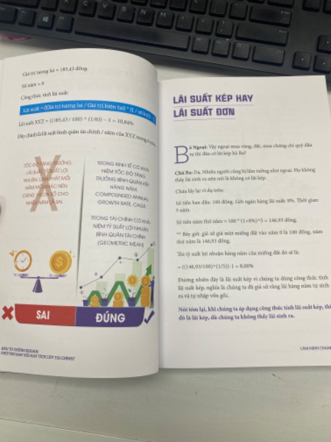 Tiki giao rất nhanh, mình mới đặt buổi sáng nhưng chiều đã nhận được rồi, anh giao hàng cũng rất thân thiện.
Sách in đẹp. Hơi tiếc, giấy này đọc nhanh mỏi mắt, quan điểm cá nhân của mình thôi.
Nội dung sách mình thấy rất hay và dễ hiểu, có công thức tính và ví dụ thực tiễn. Đọc cuốn sách này mình học được rất nhiều kiến thức giá trị và có thể áp dụng luôn. Thật sự rất phù hợp cho những người mới và đang muốn tìm hiểu đầu tư như mình. Rất cảm ơn Tác Giả ạ