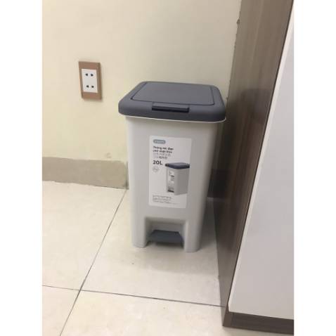 Sản phẩm tuyệt vời sức chứa tốt. không có mùi hôi ra ngoài sử dụng cho gia đình 4 thành viên quá hợp lý có thể chứa rác được 2 ngày vì lòng thùng khá rộng rãi. màu sắc hiện đại đẹp khác hẳn với hàng ngoài chợ rất ưng.. giao hàng cực nhanh đóng gói cẩn thận sẽ tiếp tục ủng hộ shop