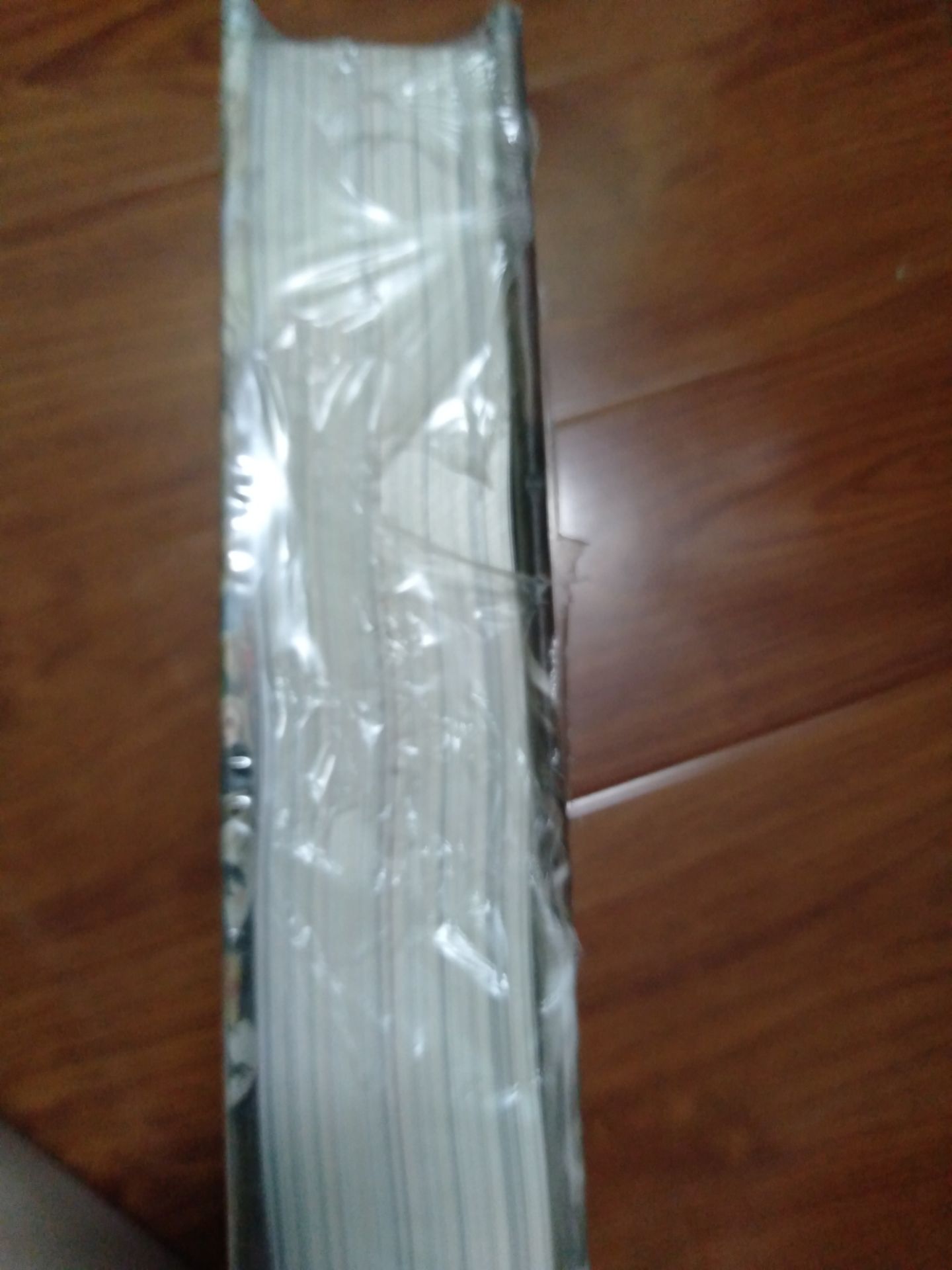 quá tệ luôn. chán không buồn nói. lần đầu tiên gửi hàng cho mình cuốn sách đã trong tình trạng ko lành lặn. gáy sách thì bị dập rồi. chờ cả tuần đổi hàng sách còn tệ hơn nữa. kiểu cố xé thêm ra cho nát hơn ý. mình là khách hàng mua rất nhiều ở tiki rồi. lần đầu tiên mua hàng mà bị tệ như vậy. mình chẳng muốn đổi hàng nữa. CHÁN!