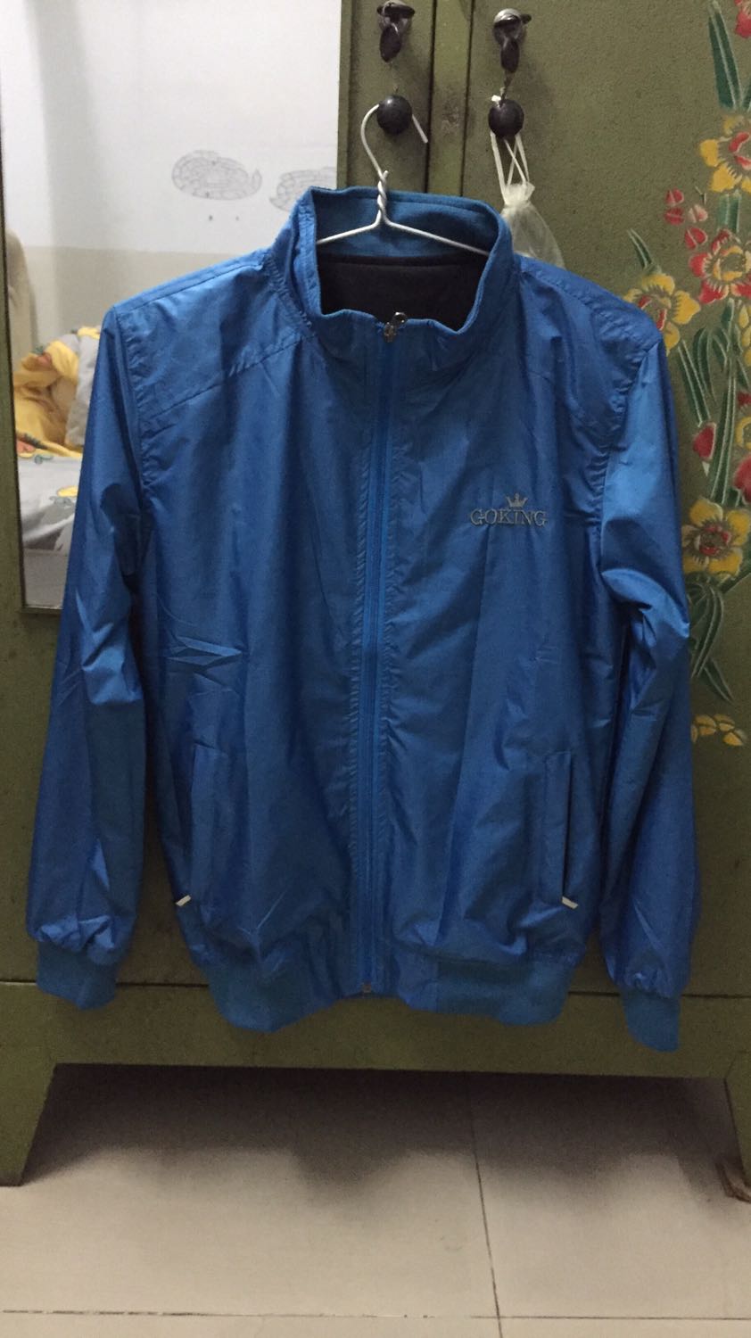 Chất lượng, kiểu dáng, màu sắc ổn, size chuẩn, tuy nhiên đường may nhìn ko chắc chắn,,, điểm cộng là xài khoá YKK và có túi trong tiện lợi