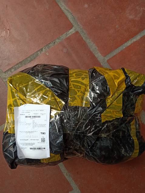 Đúng với mô tả, chăn khá đẹp, thích hợp dùng điều hoà. Chỉ trừ duy nhất là bông bị dồn ở góc.