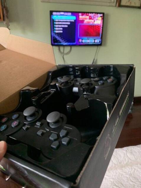 Hàng gói cẩn thận, giao nhanh, chơi mượt, cầm chắc tay, đầy đủ phụ kiện, kết nối dễ
đã *** thử hơn chục ngày vẫn rất ok , bảo hành 12 tháng nên yên tâm lắm
Sẽ ủng hộ lần sau