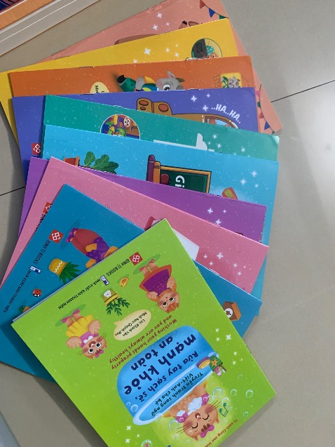 Mới đọc thử 1 quyển thì thấy khá hay