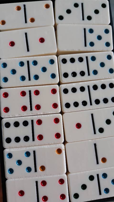 Quân cờ thiết kế tạm ok. Các cạnh không được lán lắm, hơi có khứa. Nói chung cũng được, hợp giá tiền 93k cả tiền ship.