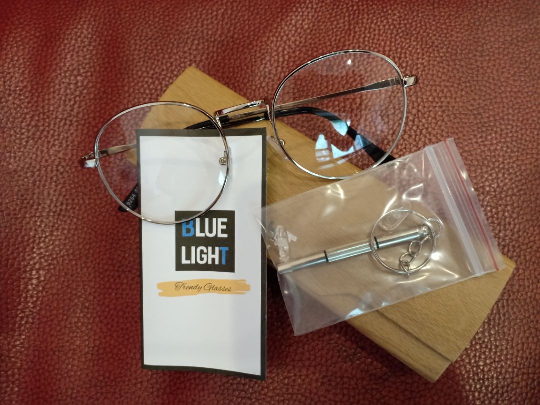 hàng như hình, chắc chắn, đủ phụ kiện, giao hàng nhanh, mặt mình nhỏ nên đeo hơi rộng