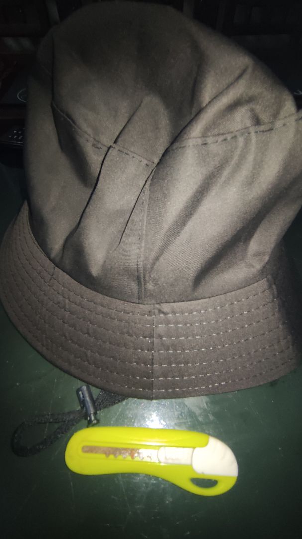 giao hàng khá chậm
đóng gói tạm ổn
đường may bị lệch, mình bị rối loạn cưỡng chế mấy cái đường may bị lệch, nhất là hoạ tiết kẻ +
may mà là màu đen, chất kiểu pha nilon nên sẽ nóng khó thấm mồ hôi
anw săn giá 1k là rất ok rồi