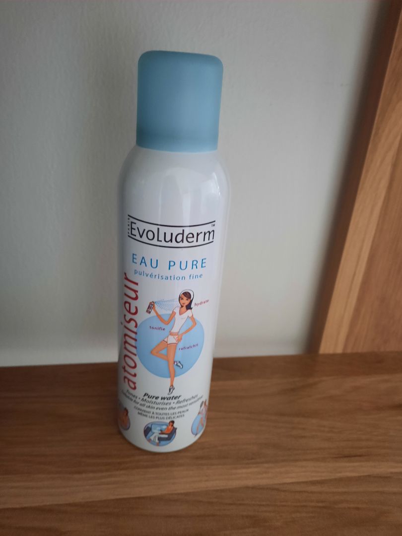 sản phẩm ok không kích ứng da với làn da hỗn hợp như mình thì khá ổn.