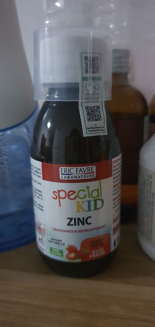 đúng sản phẩm, giao hàng nhanh, quà tặng y hình, mẫu đẹp. shop gói kỹ nhưng vận chuyển vẫn bị móp hộp chai thuốc, nhưng cũng không sao. hài lòng. sẽ ủng hộ thêm