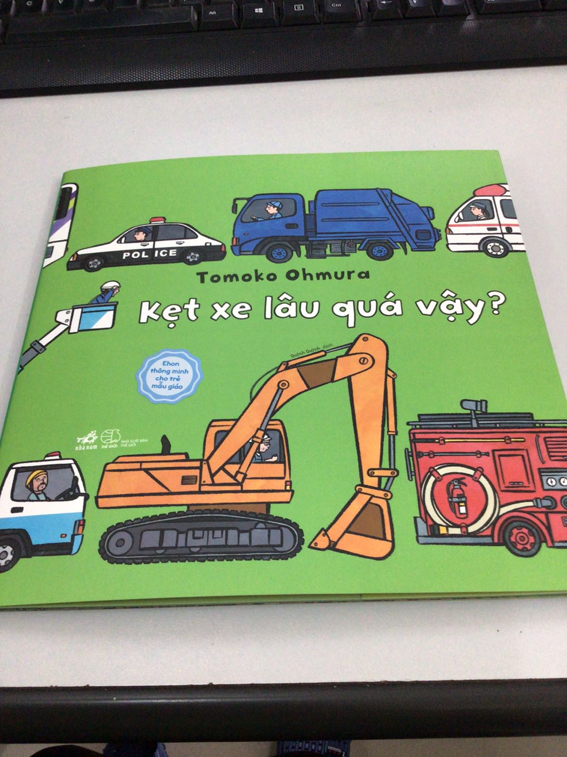 Cuốn sách nằm trong bộ ba cuốn ehon mẫu giáo. Giúp em tìm hình, luyện mắt, luyện trí nhớ. Bé nhà mình rất thích Cuốn sách nằm trong bộ ba cuốn ehon mẫu giáo. Giúp em tìm hình, luyện mắt, luyện trí nhớ. Bé nhà mình rất thích