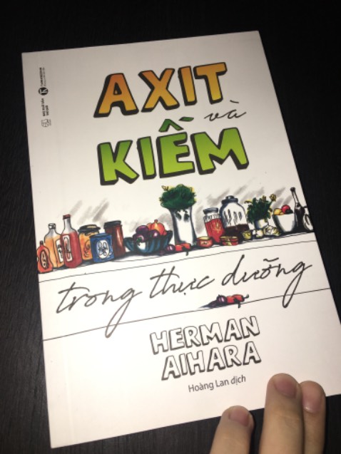 Sách hay về dinh dưỡng học. Đúng vấn đề mình muốn tìm hiểu, đáng xem để biết thêm các kiến thức về thực phẩm. Sự kết hợp dinh dưỡng Đông & Tây (âm - dương, axit - kiềm) áp dụng vào cuộc sống giúp cân bằng bv sức khoẻ. Sách mới và tiki giao đúng hẹn nha!!👍