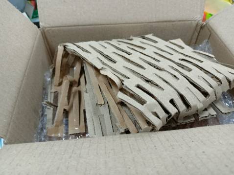 Đóng gói cẩn thận nhưng những góc vẫn bị gãy 1 tí, nội dung sách hay