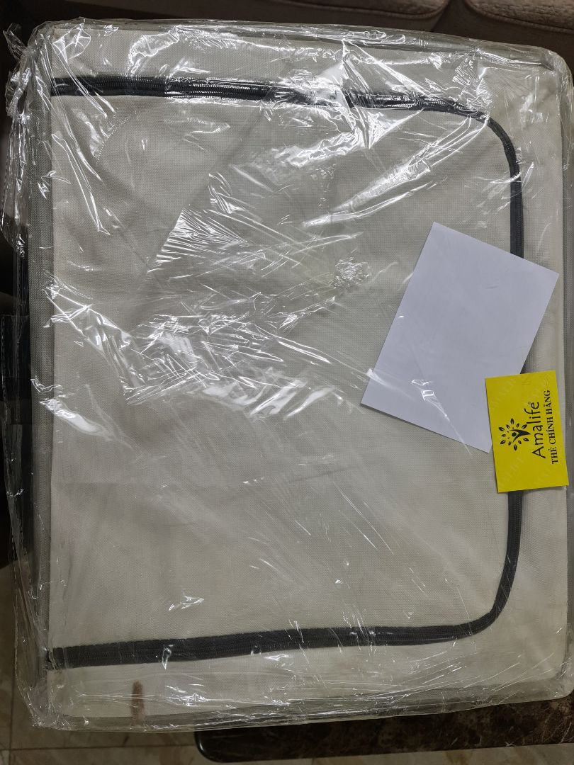 Giao hàng đúng hẹn, hàng đóng bọc cẩn thận, màu sắc nhã nhặn. Khung thép chắc chắn. Hàng mới nên vải sạch, có thể sử dụng được luôn. Bốn góc may cẩn thận nhưng vì khung thép quá căng nên rất dễ bung chỉ, nhẹ tay hơn là được. Nói chung là hài lòng, sẽ tiếp tục ủng hộ shop.