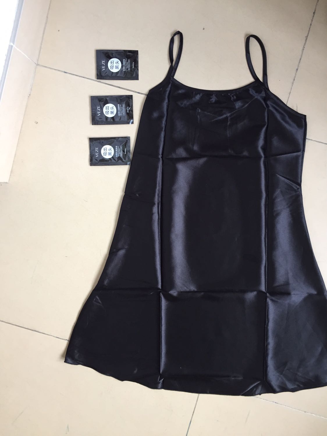 Đầm ngủ không như hình. Đề nghị tiki kiểm tra lại sản phẩm trước khi đóng gói giao cho khách . Nếu kinh doanh kiểu này lâu ngày cũng bị khách quay lưng. Tôi đề nghị trả lại sản phẩm này