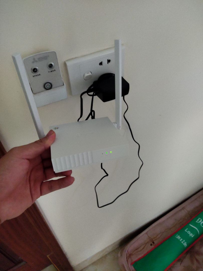 Hàng chuẩn hãng đã cài đặt và sử dụng ok. Đồ này thì chắc cũng ít hỏng. Dùng được cả chế độ mở rộng sóng khá tiện, mình dùng để phát cho tầng trên không cần phải kéo dây nhợ lằng nhằng. Cài đặt được bằng điện thoại nữa.