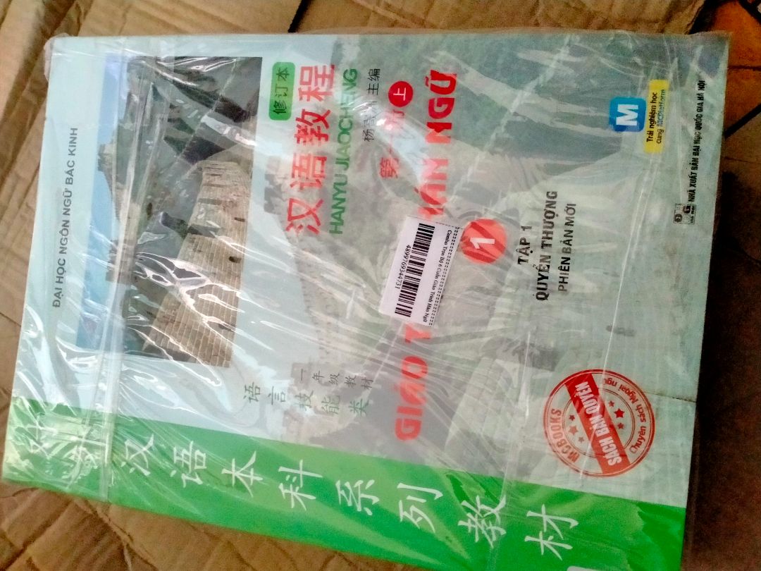 Giao hàng nhanh
Đóng không chắc chắn, hộp thì bị móp hết, sách chỉ có 1 cái bọc bao 6 cuốn, bên ngoài là 1 dãi trắng để ở mặt trên, kế tiếp đến hộp, đóng gói sơ sài
Giấy mỏng, nội dung thì ok, có tiếng Trung, phiên âm, tiếng Anh và tiếng Việt