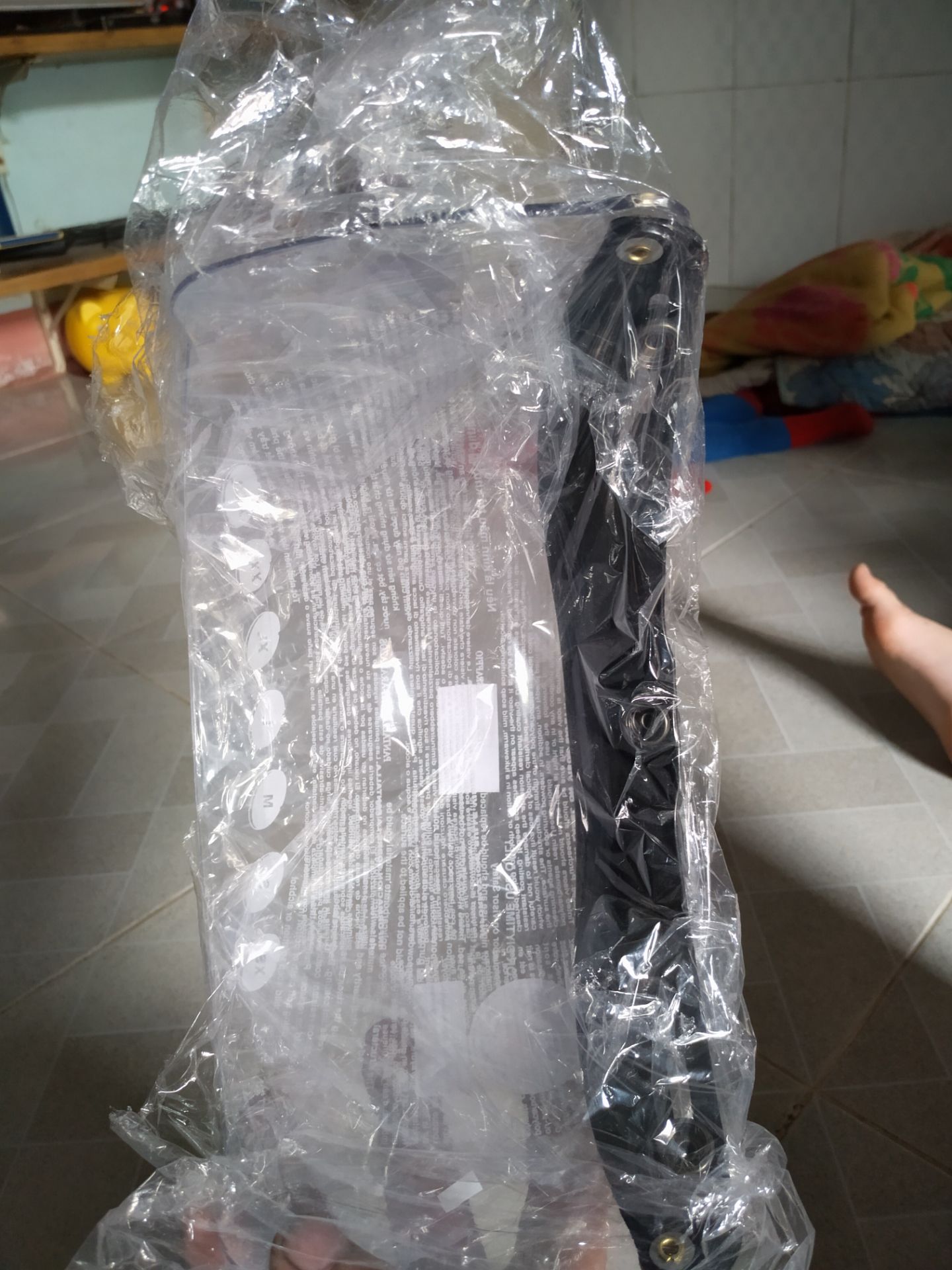 sản phẩm giống mô tả có nút gắn 2 bên cơ động gắn được các loại mũ bh , cho shop 5 sao