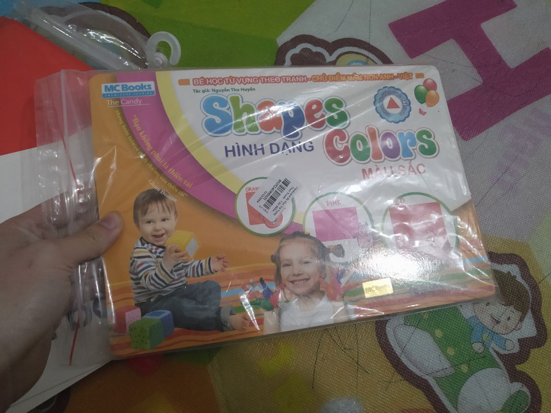 bé nhà mình thích lắm. suốt ngày bắt mẹ cho xem. tiki giao hàng nhanh, đóng gói cẩn thận.