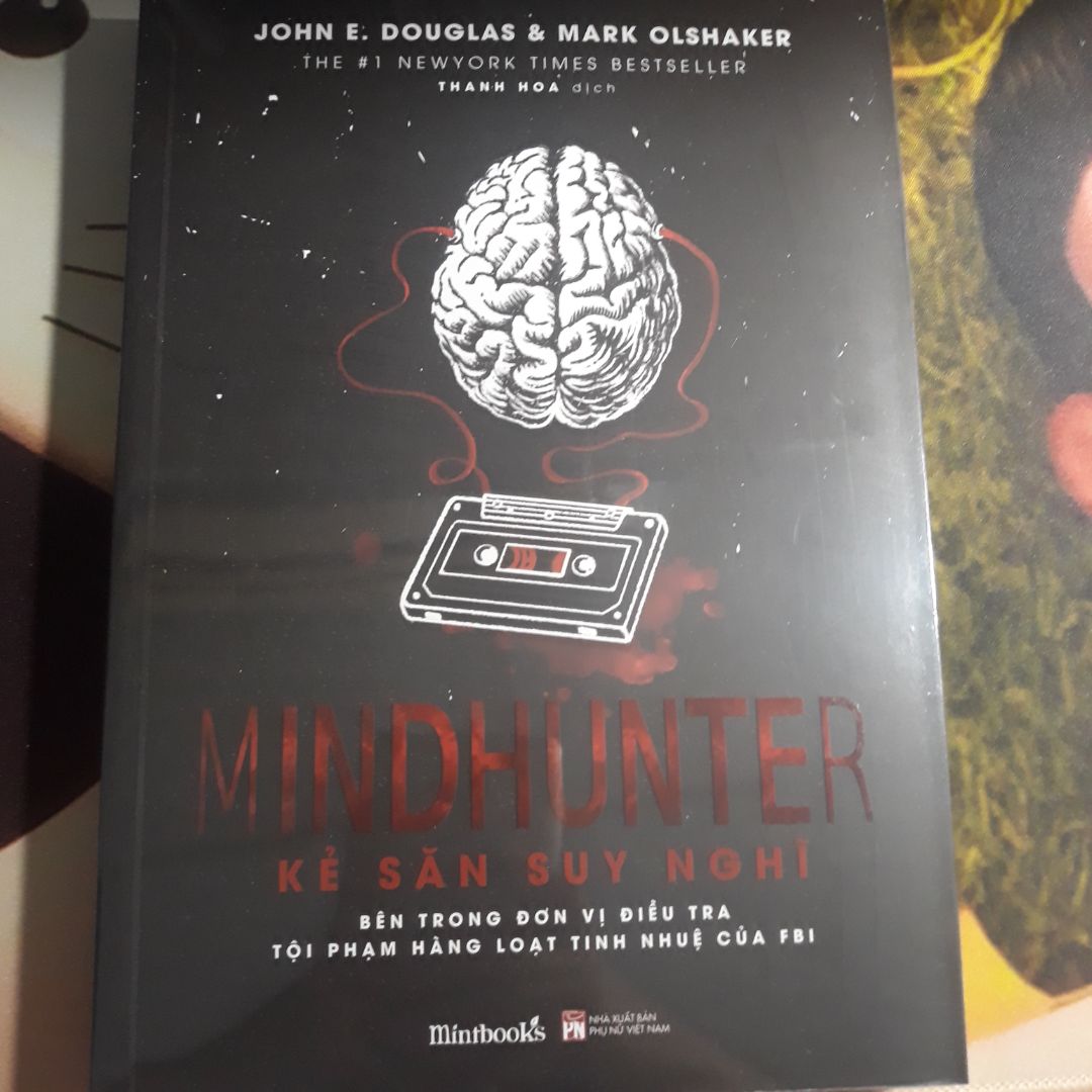 Sách được bọc kĩ, to hơn mình tưởng,phù hợp với giá tiền, shipper thân thiện nữa😂❤️.
Về phần nội dung thì theo bạn mình kể là nó rất hấp dẫn, kể về quá trình phân tích và khắc hoạ tâm lý, chân dung tội phạm.v.v:> 
Nên mua nha m.n❤️