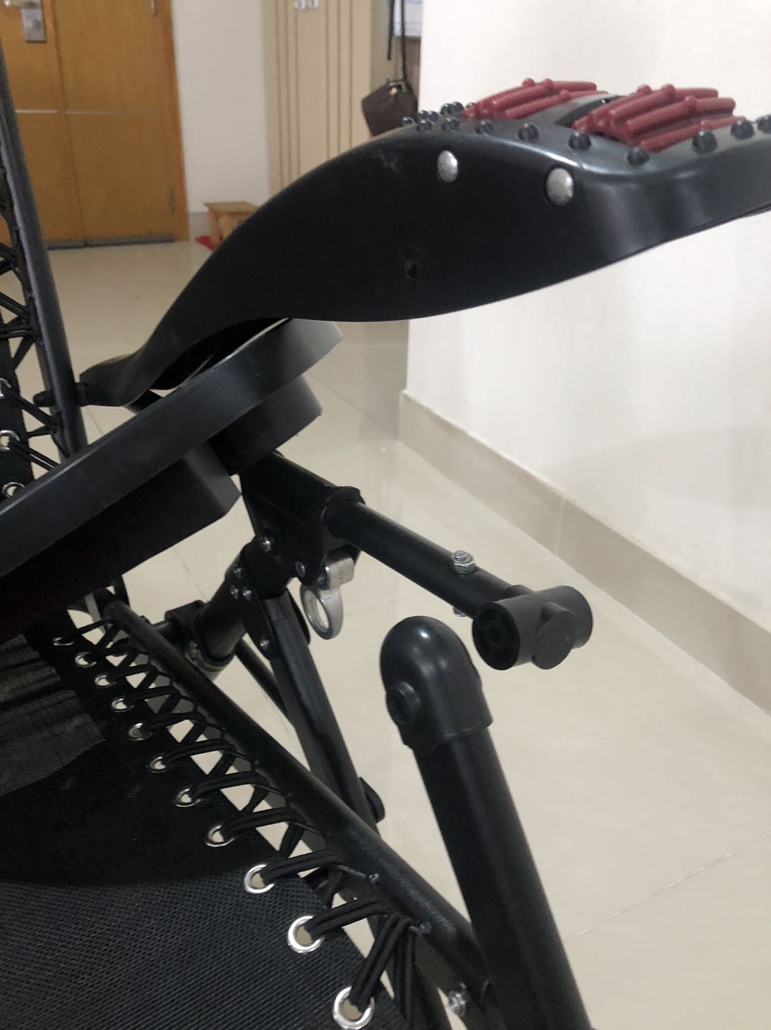 Không hài lòng 
Giao hàng trung bày, bụi bám, bị xút ốc vít …
Không sử dụng được
Đang yêu cầu đổi lại ghế khác