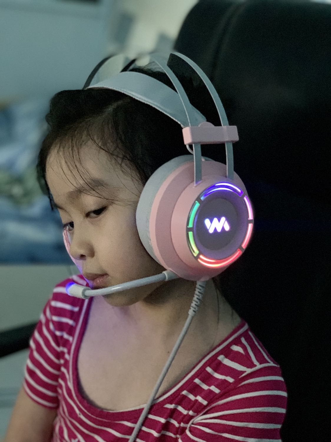 Hàng xịn! Đẹp, âm thanh nghe tốt, cổng usb tiện dụng nhiều thiết bị! Bé rất mê