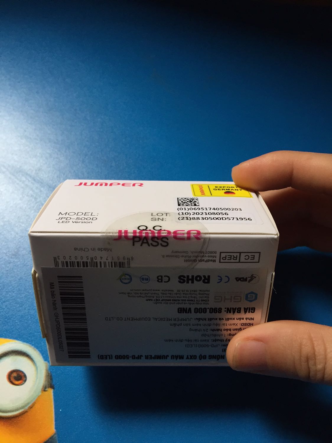 Máy cơ bản như hình quảng cáo, gói hàng đảm bảo, nhưng mình vẫn không tin tưởng lắm vào nguồn gốc và chất lượng sản phẩm (vì trên thân máy chỉ có 1 tem GHR của nhà phân phối, không có tem của nhà sản xuất Jumper China, seal bên ngoài vỏ hộp cũng chỉ là seal trong) Máy cơ bản như hình quảng cáo, gói hàng đảm bảo, nhưng mình vẫn không tin tưởng lắm vào nguồn gốc và chất lượng sản phẩm (vì trên thân máy chỉ có 1 tem GHR của nhà phân phối, không có tem của nhà sản xuất Jumper China, seal bên ngoài vỏ hộp cũng chỉ là seal trong)