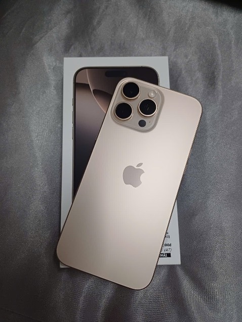 Mới nhận hàng xong, quá ngon quá đẹp nha cả nhà. Màu vàng sa mạc hơi ánh đồng, nhìn mê ly.