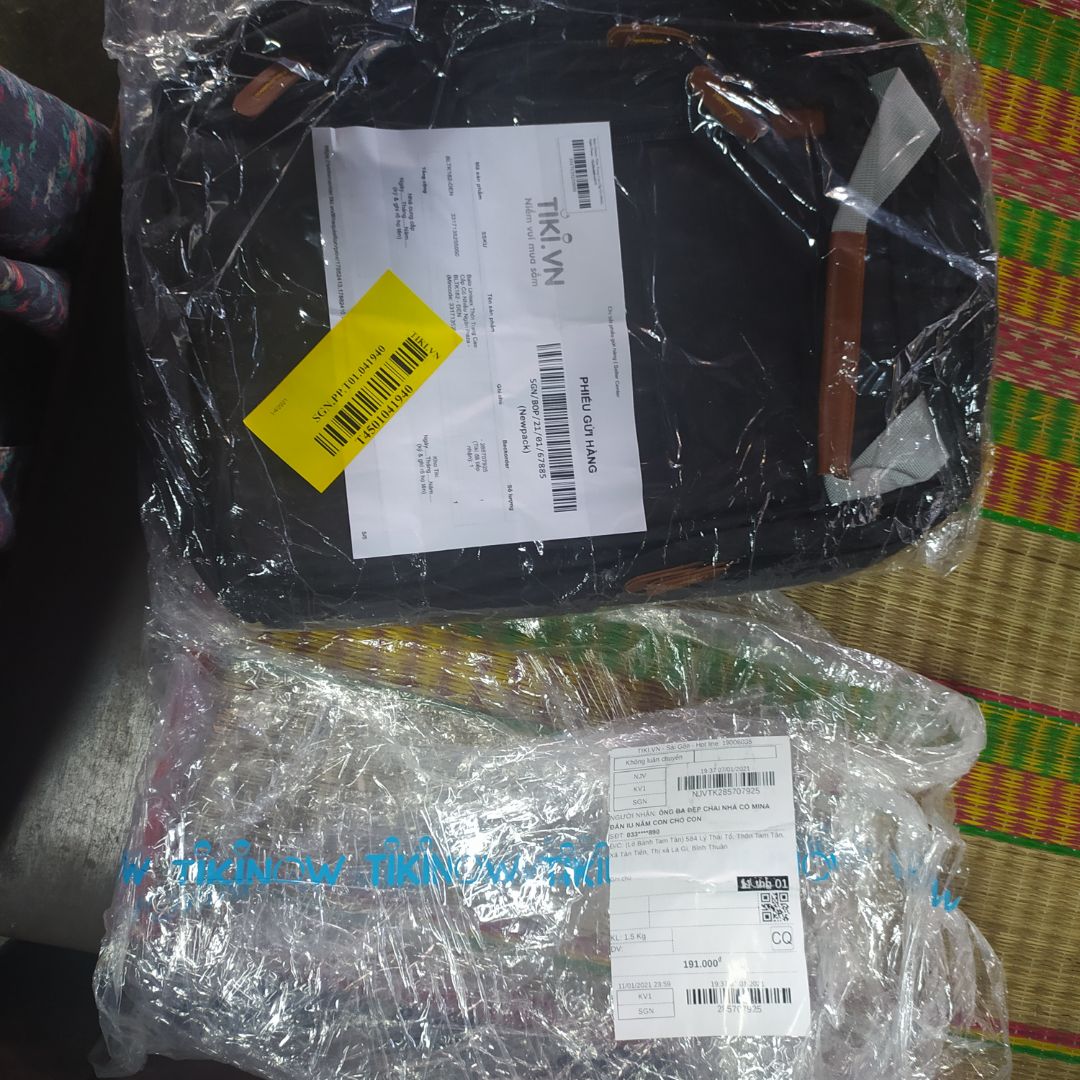 túi đẹp, chắc, chất lượng mà giá vậy thì khuyên mua nha. nhiều ngăn nhỏ khoa học giúp bạn đựng đồ dùng gọn gàng ngăn nắp từng vị trí: ví, chìa khoá xe, mỹ phẩm, sách vở, laptop, bút viết, sách vở, sổ con. cặp này đủ vị trí cho mấy vật dụng trên nha. gói ghém cẩn thận vàg iao hàng nhanh. cảm ơn Tiki và Praza!